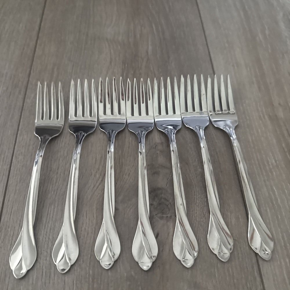 Lot of 7 Oneida USA Tribeca Glossy Stainless Flatware SALAD FORKS - Picture 2 of 5